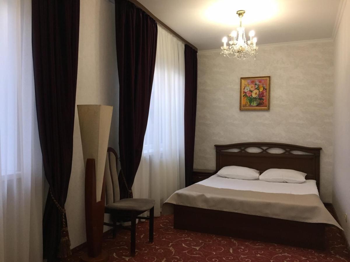 Hotel-Restaurant Lyube Plus Khmelʼnytsʼkyy Εξωτερικό φωτογραφία