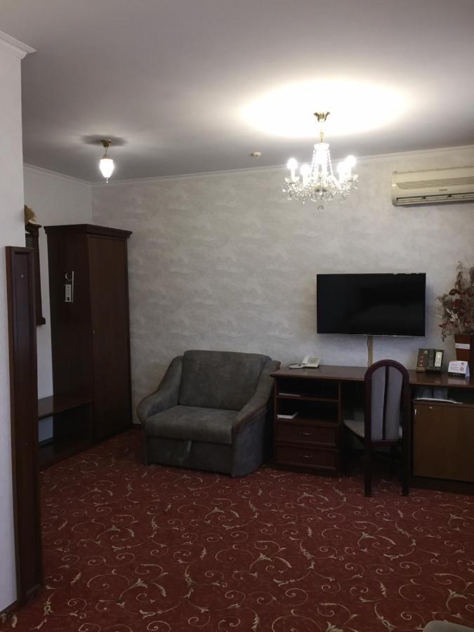 Hotel-Restaurant Lyube Plus Khmelʼnytsʼkyy Εξωτερικό φωτογραφία