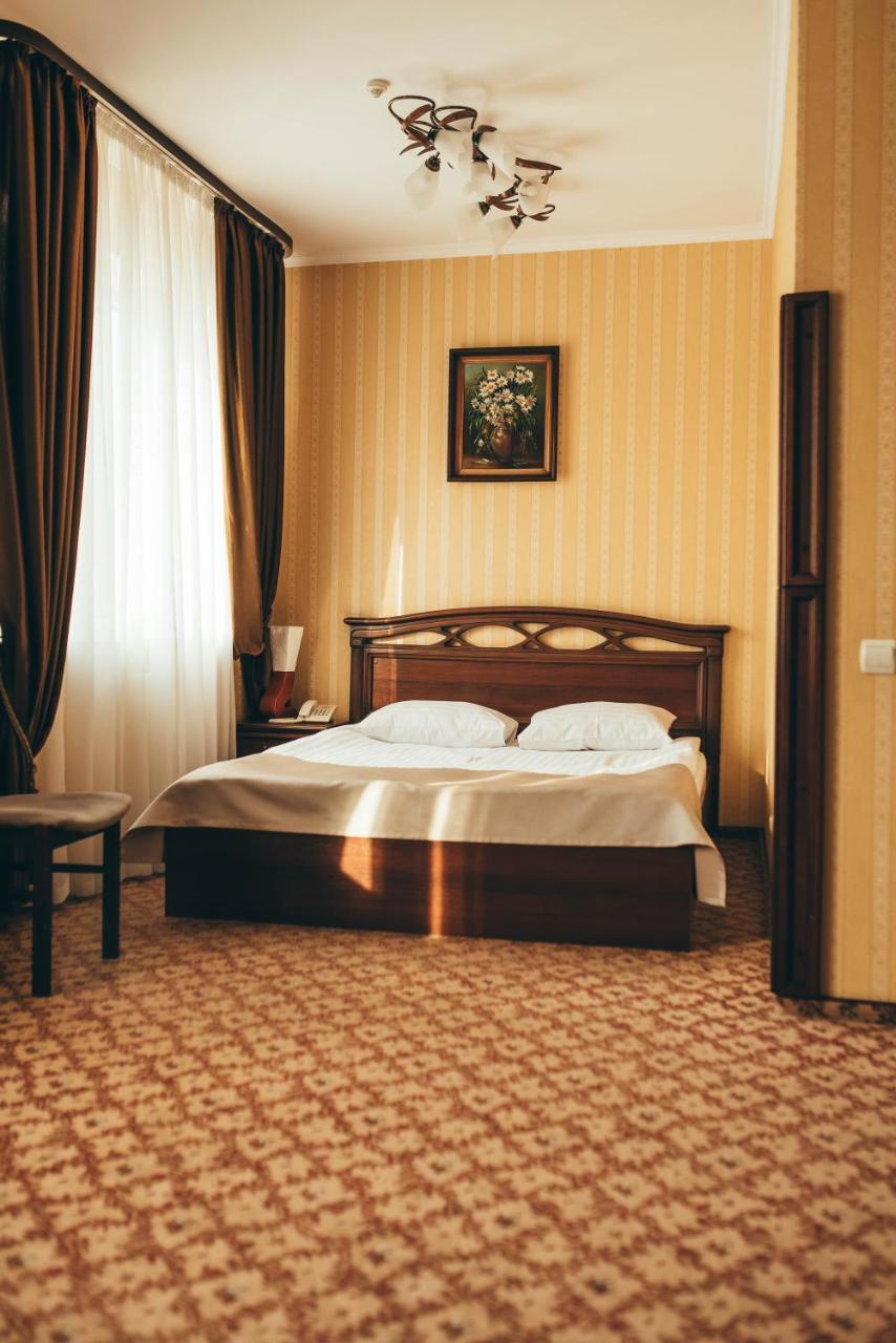 Hotel-Restaurant Lyube Plus Khmelʼnytsʼkyy Εξωτερικό φωτογραφία